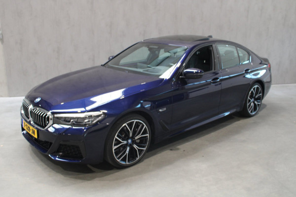 BMW 5 Serie 530e M-Sport Plus, Full option panoramadak/19inch/Harman Kardon/Head upp NL Auto