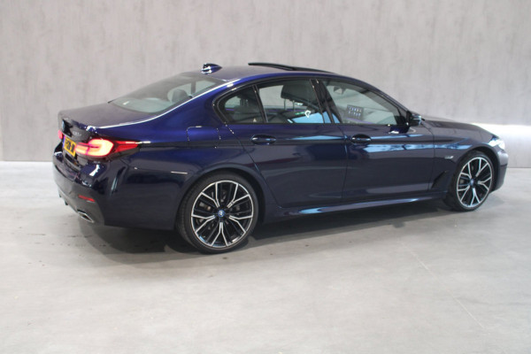BMW 5 Serie 530e M-Sport Plus, Full option panoramadak/19inch/Harman Kardon/Head upp NL Auto