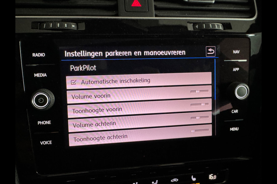 Volkswagen Golf 2.0 TSI 4Motion R Pano|Keyless|Dynaudio|Sfeer
