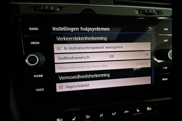 Volkswagen Golf 2.0 TSI 4Motion R Pano|Keyless|Dynaudio|Sfeer
