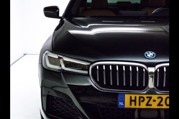 BMW 5 Serie 545e xDrive M-Sport | Open Dak | Trekhaak elec. | 360 Camera | Stoel- & Stuurverwarming | Adaptieve Cruise | Lederen bekleding, Comfortstoelen, Electrosche verstelbare voorstoelen