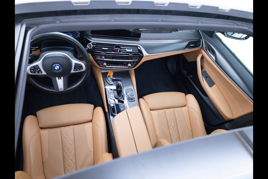 BMW 5 Serie 545e xDrive M-Sport | Open Dak | Trekhaak elec. | 360 Camera | Stoel- & Stuurverwarming | Adaptieve Cruise | Lederen bekleding, Comfortstoelen, Electrosche verstelbare voorstoelen