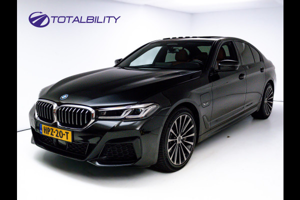 BMW 5 Serie 545e xDrive M-Sport | Open Dak | Trekhaak elec. | 360 Camera | Stoel- & Stuurverwarming | Adaptieve Cruise | Lederen bekleding, Comfortstoelen, Electrosche verstelbare voorstoelen