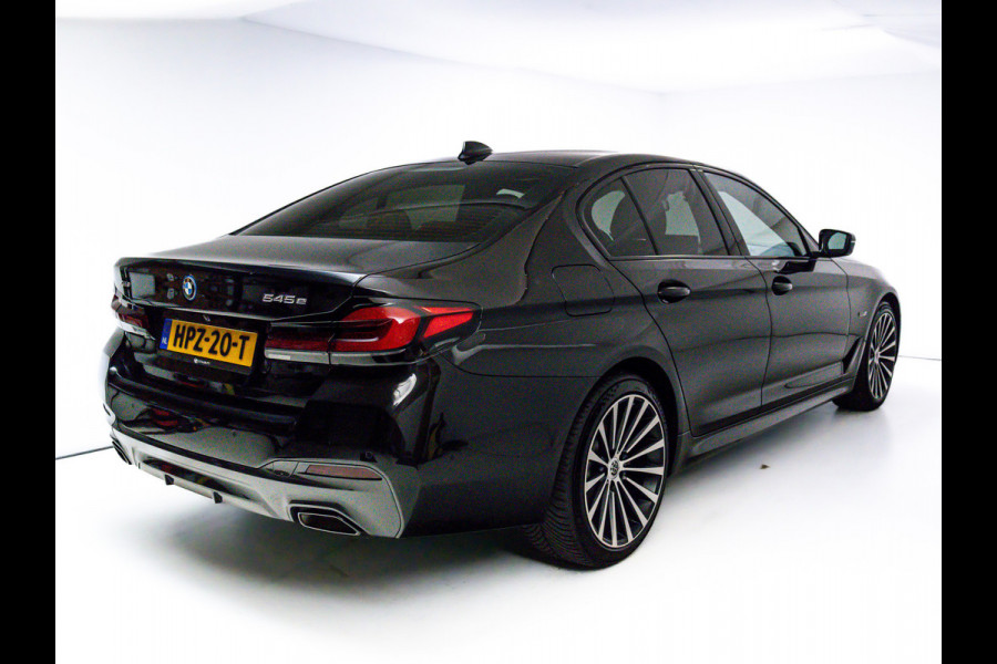 BMW 5 Serie 545e xDrive M-Sport | Open Dak | Trekhaak elec. | 360 Camera | Stoel- & Stuurverwarming | Adaptieve Cruise | Lederen bekleding, Comfortstoelen, Electrosche verstelbare voorstoelen