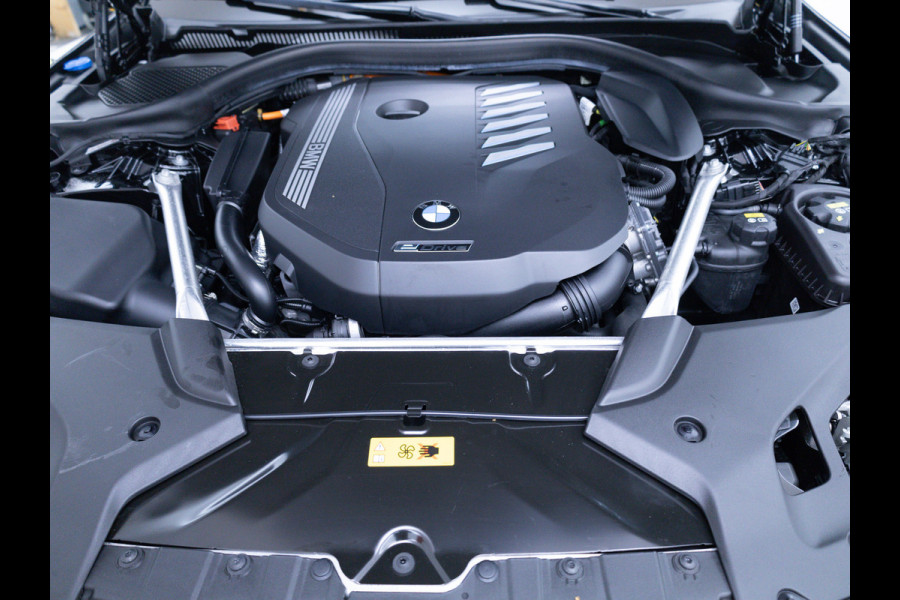 BMW 5 Serie 545e xDrive M-Sport | Open Dak | Trekhaak elec. | 360 Camera | Stoel- & Stuurverwarming | Adaptieve Cruise | Lederen bekleding, Comfortstoelen, Electrosche verstelbare voorstoelen