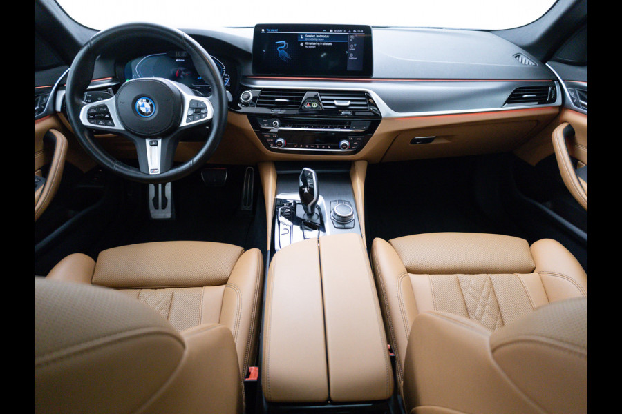 BMW 5 Serie 545e xDrive M-Sport | Open Dak | Trekhaak elec. | 360 Camera | Stoel- & Stuurverwarming | Adaptieve Cruise | Lederen bekleding, Comfortstoelen, Electrosche verstelbare voorstoelen