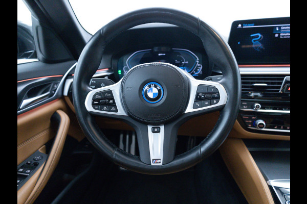 BMW 5 Serie 545e xDrive M-Sport | Open Dak | Trekhaak elec. | 360 Camera | Stoel- & Stuurverwarming | Adaptieve Cruise | Lederen bekleding, Comfortstoelen, Electrosche verstelbare voorstoelen