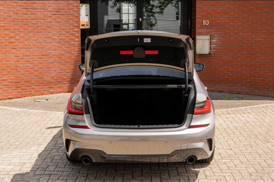 BMW 3-serie 320i Executive Edition M-Sport Head-Up Orig NL