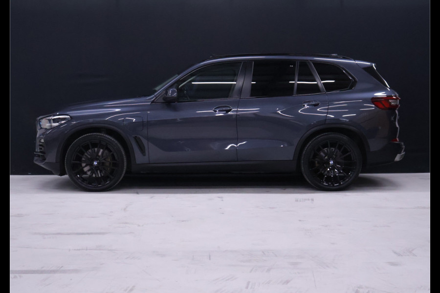 BMW X5 xDrive45e High Executive [SCHUIFDAK, HARMAN KARDON, TREKHAAK, LUCHTVERING, APPLE CARPLAY, ANDROID AUTO, MEMORY SEATS, M SPORT VELG, CAMERA, NIEUWSTAAT]
