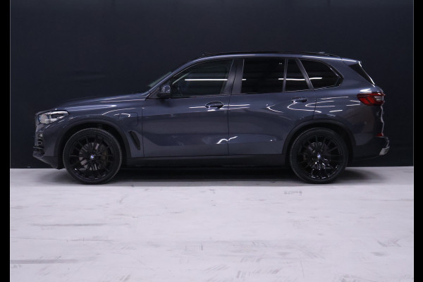 BMW X5 xDrive45e High Executive [SCHUIFDAK, HARMAN KARDON, TREKHAAK, LUCHTVERING, APPLE CARPLAY, ANDROID AUTO, MEMORY SEATS, M SPORT VELG, CAMERA, NIEUWSTAAT]