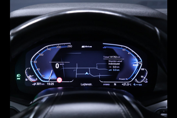 BMW X5 xDrive45e High Executive [SCHUIFDAK, HARMAN KARDON, TREKHAAK, LUCHTVERING, APPLE CARPLAY, ANDROID AUTO, MEMORY SEATS, M SPORT VELG, CAMERA, NIEUWSTAAT]