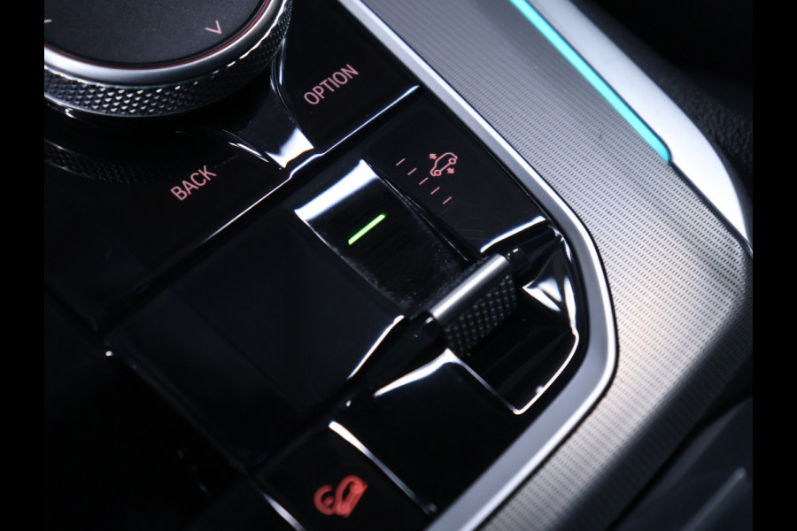 BMW X5 xDrive45e High Executive [SCHUIFDAK, HARMAN KARDON, TREKHAAK, LUCHTVERING, APPLE CARPLAY, ANDROID AUTO, MEMORY SEATS, M SPORT VELG, CAMERA, NIEUWSTAAT]