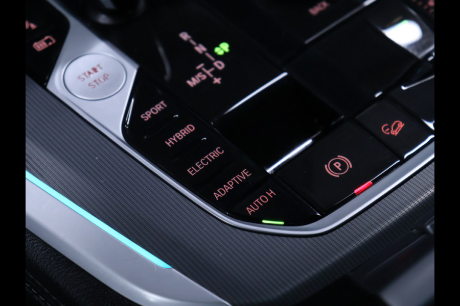 BMW X5 xDrive45e High Executive [SCHUIFDAK, HARMAN KARDON, TREKHAAK, LUCHTVERING, APPLE CARPLAY, ANDROID AUTO, MEMORY SEATS, M SPORT VELG, CAMERA, NIEUWSTAAT]