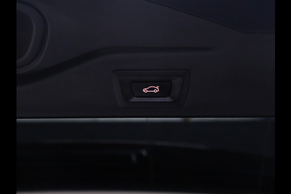 BMW X5 xDrive45e High Executive [SCHUIFDAK, HARMAN KARDON, TREKHAAK, LUCHTVERING, APPLE CARPLAY, ANDROID AUTO, MEMORY SEATS, M SPORT VELG, CAMERA, NIEUWSTAAT]