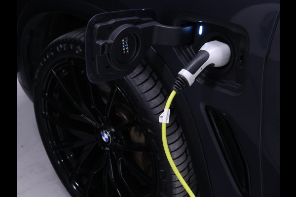 BMW X5 xDrive45e High Executive [SCHUIFDAK, HARMAN KARDON, TREKHAAK, LUCHTVERING, APPLE CARPLAY, ANDROID AUTO, MEMORY SEATS, M SPORT VELG, CAMERA, NIEUWSTAAT]