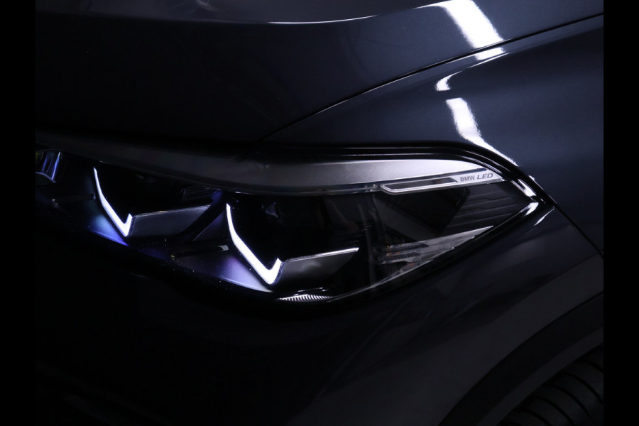 BMW X5 xDrive45e High Executive [SCHUIFDAK, HARMAN KARDON, TREKHAAK, LUCHTVERING, APPLE CARPLAY, ANDROID AUTO, MEMORY SEATS, M SPORT VELG, CAMERA, NIEUWSTAAT]