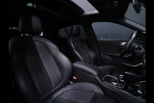 BMW 1-serie 118i Business Edition Plus M Sport [SCHUIFDAK, APPLE CARPLAY, ANDROID AUTO, CAMERA, STOELVERWARMING, LEDER, NIEUWSTAAT]