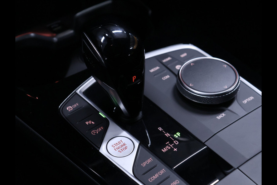 BMW 1-serie 118i Business Edition Plus M Sport [SCHUIFDAK, APPLE CARPLAY, ANDROID AUTO, CAMERA, STOELVERWARMING, LEDER, NIEUWSTAAT]