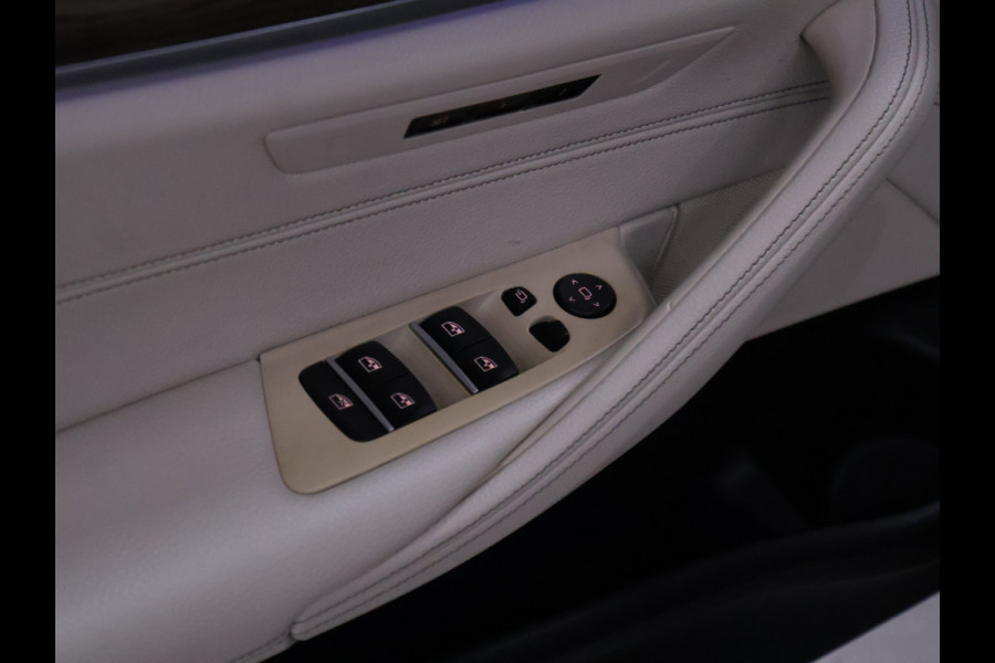 BMW 5 Serie 530e M Sport [APPLE CARPLAY, ANDROID AUTO, MEMORY SEATS, CAMERA, STOELVERWARMING, HEAD UP DISPLAY, NIEUWSTAAT]
