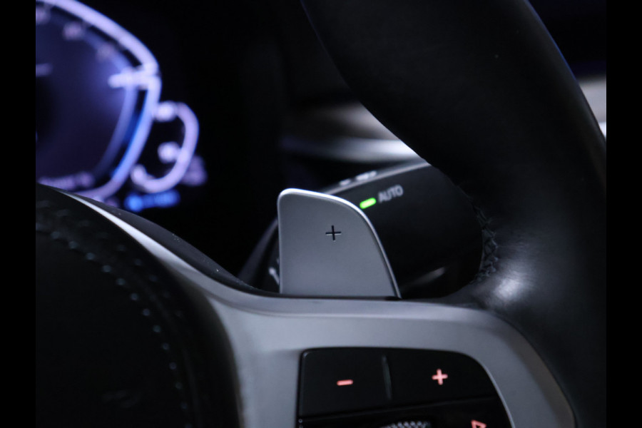 BMW 5 Serie 530e M Sport [APPLE CARPLAY, ANDROID AUTO, MEMORY SEATS, CAMERA, STOELVERWARMING, HEAD UP DISPLAY, NIEUWSTAAT]