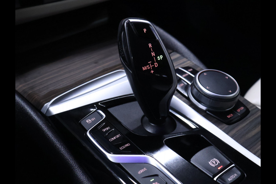 BMW 5 Serie 530e M Sport [APPLE CARPLAY, ANDROID AUTO, MEMORY SEATS, CAMERA, STOELVERWARMING, HEAD UP DISPLAY, NIEUWSTAAT]