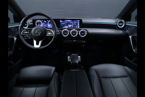 Mercedes-Benz CLA-Klasse 180 Business Solution Luxury [SFEERVERLICHTING, APPLE CARPLAY, ANDROID AUTO, CAMERA, STOELVERWARMING, VOL LEDER, NIEUWSTAAT]