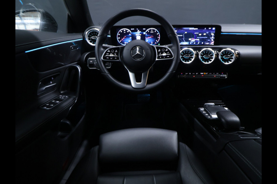 Mercedes-Benz CLA-Klasse 180 Business Solution Luxury [SFEERVERLICHTING, APPLE CARPLAY, ANDROID AUTO, CAMERA, STOELVERWARMING, VOL LEDER, NIEUWSTAAT]