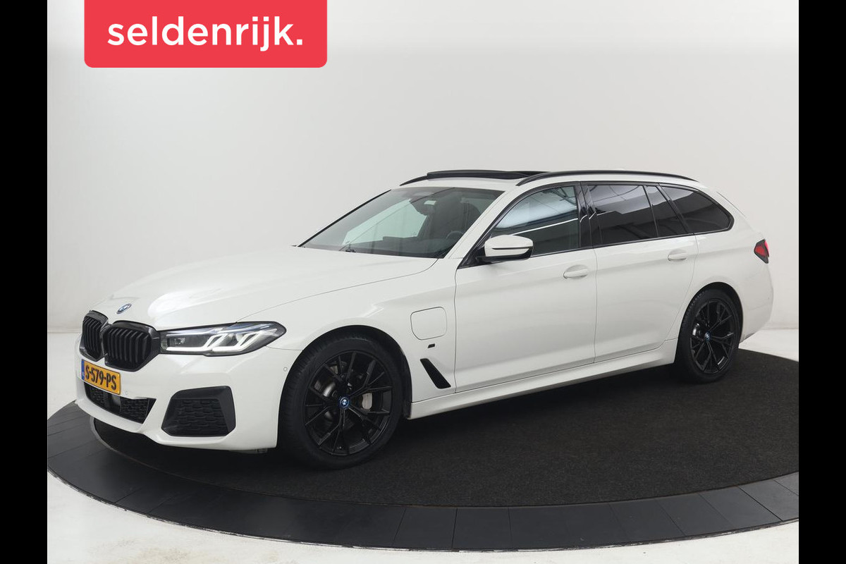 BMW 5 Serie Touring 530e xDrive M Sport | SOH 89,9% | Panoramadak | Head-Up | Full LED | Trekhaak | Carplay | Bluetooth | Navigatie | Sfeerverlichting | Stoelverwarming | Achteruitrij camera | Adaptive cruise control | Climate control
