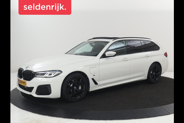 BMW 5 Serie Touring 530e xDrive M Sport | SOH 89,9% | Panoramadak | Head-Up | Full LED | Trekhaak | Carplay | Bluetooth | Navigatie | Sfeerverlichting | Stoelverwarming | Achteruitrij camera | Adaptive cruise control | Climate control