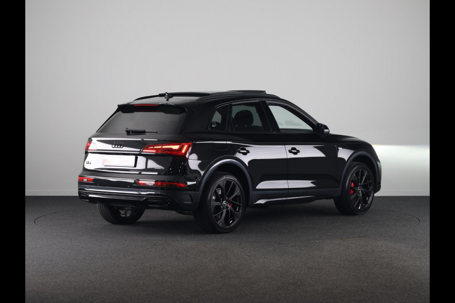Audi Q5 55 TFSI e S edition Competition 367pk | Panoramadak | Head Up Display | lederen bekleding | 21 inch Lichtmetalen velgen |