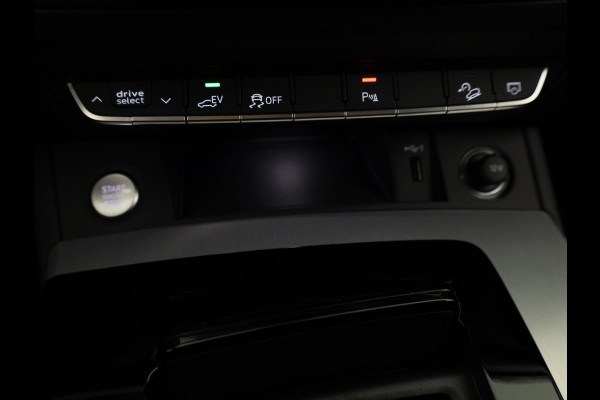 Audi Q5 55 TFSI e S edition Competition 367pk | Panoramadak | Head Up Display | lederen bekleding | 21 inch Lichtmetalen velgen |