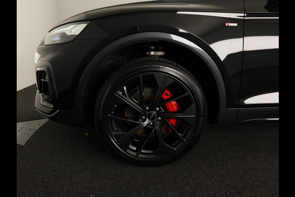 Audi Q5 55 TFSI e S edition Competition 367pk | Panoramadak | Head Up Display | lederen bekleding | 21 inch Lichtmetalen velgen |