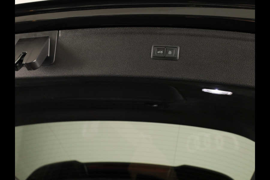 Audi Q5 55 TFSI e S edition Competition 367pk | Panoramadak | Head Up Display | lederen bekleding | 21 inch Lichtmetalen velgen |