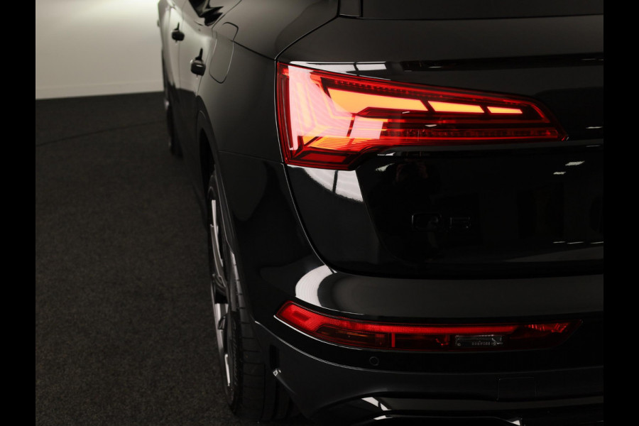 Audi Q5 55 TFSI e S edition Competition 367pk | Panoramadak | Head Up Display | lederen bekleding | 21 inch Lichtmetalen velgen |