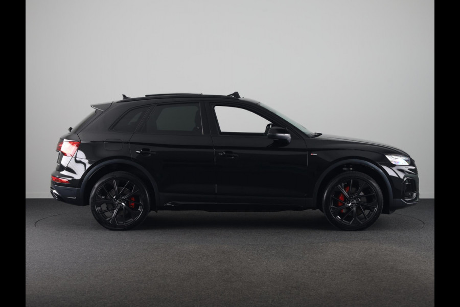 Audi Q5 55 TFSI e S edition Competition 367pk | Panoramadak | Head Up Display | lederen bekleding | 21 inch Lichtmetalen velgen |