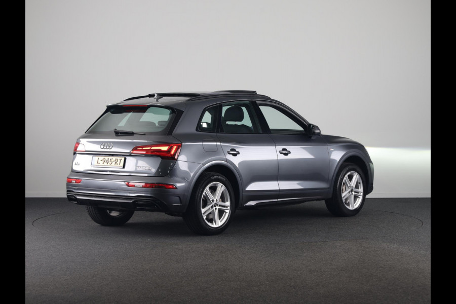 Audi Q5 50 TFSI e S edition 299pk | Panoramadak | Navigatie | Parkeercamera | Stoelverwarming | S-line interieur