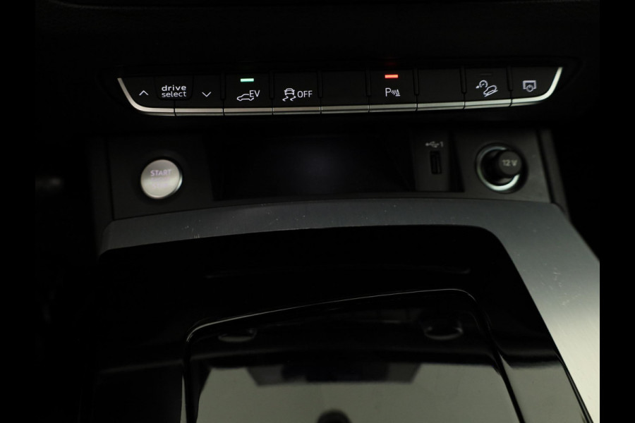 Audi Q5 50 TFSI e S edition 299pk | Panoramadak | Navigatie | Parkeercamera | Stoelverwarming | S-line interieur
