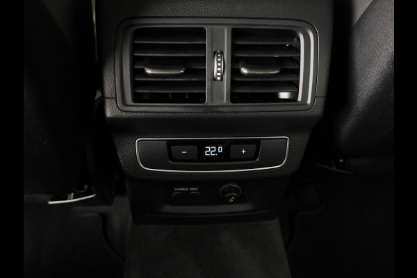 Audi Q5 50 TFSI e S edition 299pk | Panoramadak | Navigatie | Parkeercamera | Stoelverwarming | S-line interieur