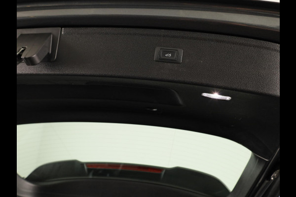 Audi Q5 50 TFSI e S edition 299pk | Panoramadak | Navigatie | Parkeercamera | Stoelverwarming | S-line interieur