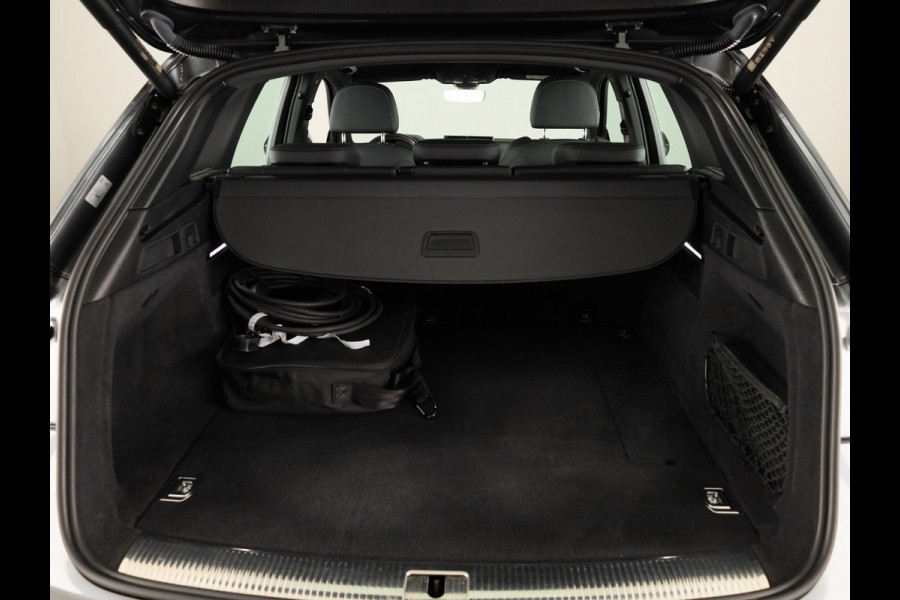 Audi Q5 50 TFSI e S edition 299pk | Panoramadak | Navigatie | Parkeercamera | Stoelverwarming | S-line interieur