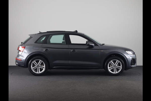 Audi Q5 50 TFSI e S edition 299pk | Panoramadak | Navigatie | Parkeercamera | Stoelverwarming | S-line interieur