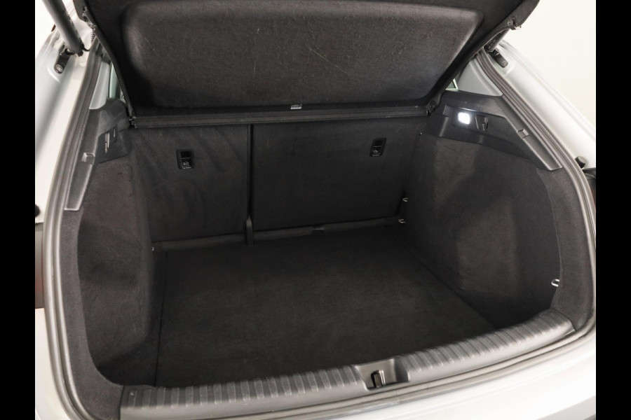 Audi Q4 e-tron 40 Launch edition Advanced Plus 77 kWh 204pk | SOH 96,23% | Navigatie | Parkeercamera | Matrix | Adaptieve cruise controle