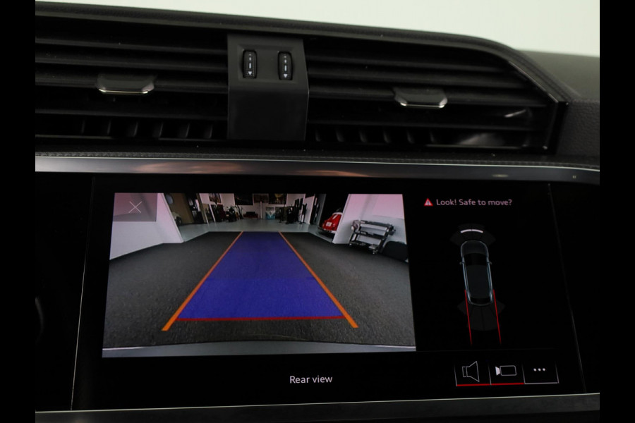 Audi Q3 Sportback 35 TFSI S Edition 150pk | Navigatiee | Parkeercamera | S-line interieur | Cruise controle |