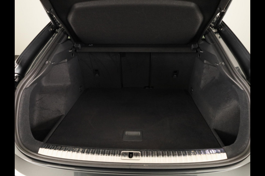 Audi Q3 Sportback 35 TFSI S Edition 150pk | Navigatiee | Parkeercamera | S-line interieur | Cruise controle |
