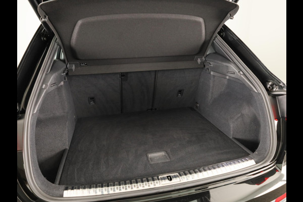 Audi Q3 35 TFSI Pro Line 150pk | Navigatie | Lederen bekleding | Elektrisch verstelbare voorstoelen | Parkeersensoren voor en achter |