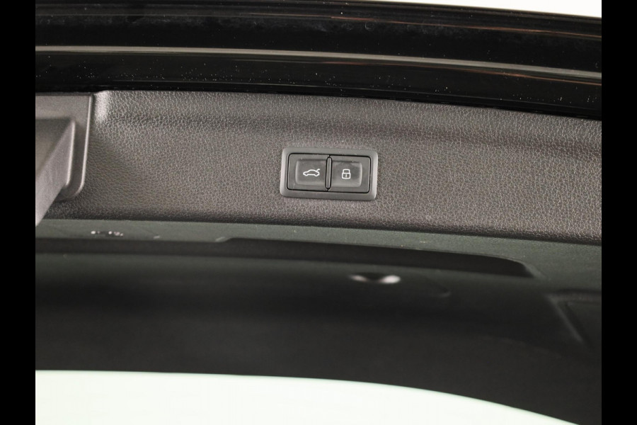 Audi Q3 35 TFSI Pro Line 150pk | Navigatie | Lederen bekleding | Elektrisch verstelbare voorstoelen | Parkeersensoren voor en achter |