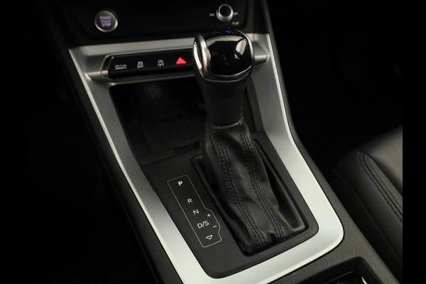 Audi Q3 35 TFSI Pro Line 150pk | Navigatie | Lederen bekleding | Elektrisch verstelbare voorstoelen | Parkeersensoren voor en achter |