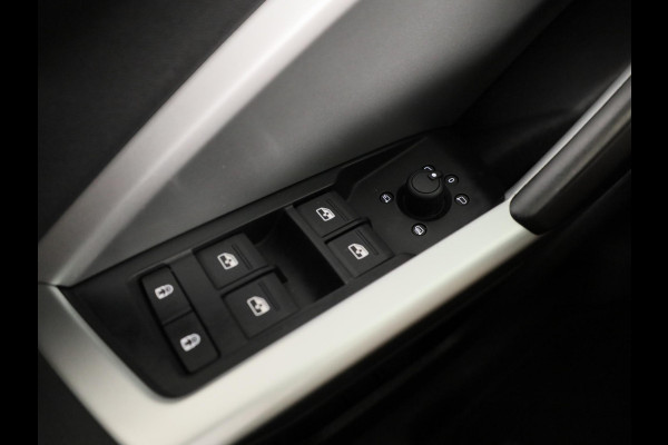 Audi Q3 35 TFSI Pro Line 150pk | Navigatie | Lederen bekleding | Elektrisch verstelbare voorstoelen | Parkeersensoren voor en achter |