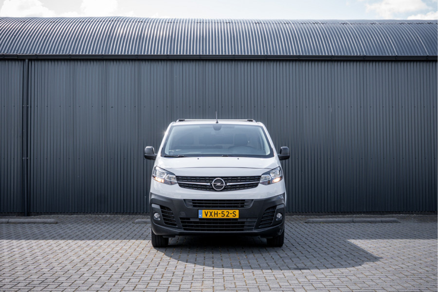 Opel Vivaro 1.5 | 3-Zits | 1e Eigenaar | Camera | Inrichting | Cruise | Airco | Trekhaak