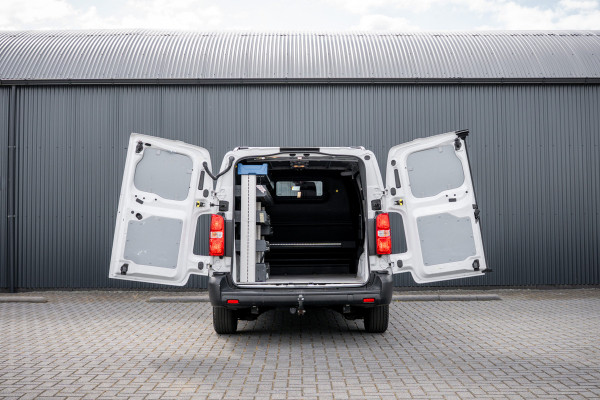 Opel Vivaro 1.5 | 3-Zits | 1e Eigenaar | Camera | Inrichting | Cruise | Airco | Trekhaak